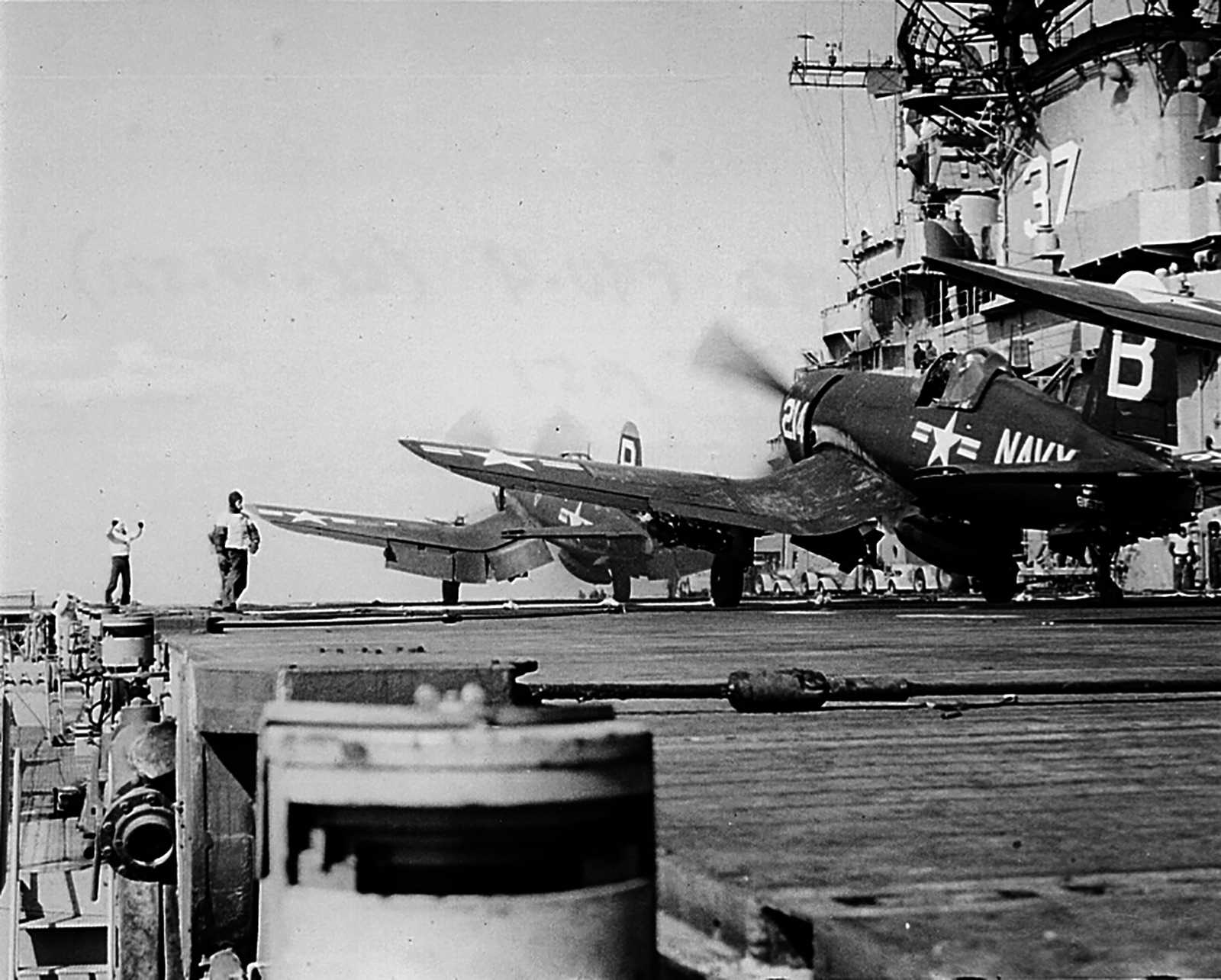 Asisbiz Vought F4U 4 Corsair VF 192 White B214 preparing to lunch CV 37 ...