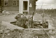 Asisbiz Finnish air defense 20mm anti aircraft gun man their positions at Tokari 20th Apr 1942 84121