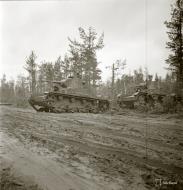 Asisbiz Finnish army using captured T25 light tanks move from Meikala towards Tuulos Aunus 5th Sep 1941 44818