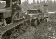 Asisbiz Finnish army vehicles having to deal with the winter thaw and muddy conditions Aunus Levina 17th Apr 1942 85063