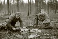 Asisbiz Finnish artillery supporting troops advance around Rukajarvi 24th May 1942 88958