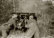 Asisbiz German PAK gunners in action near Medvezhyegorsk Karelia Russia 22nd Apr 1942 88943