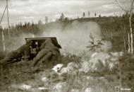 Asisbiz German PAK gunners in action near Medvezhyegorsk Karelia Russia 22nd Apr 1942 88946