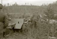 Asisbiz German PAK gunners in action near Medvezhyegorsk Karelia Russia 22nd Apr 1942 88947