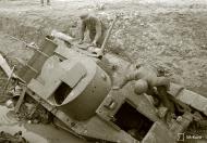 Asisbiz Soviet BT5 tanks destroyed at Gatehouse 27th Aug 1941 40203