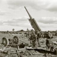 Asisbiz Soviet heavy anti aircraft artillery captured at Sommee 2nd Sep 1941 43152