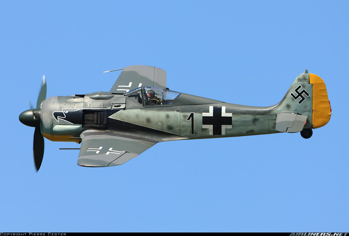 Asisbiz Airworthy Fw 190a 8n Warbird Marked 2 Jg2 Black 1 990013 F Azzj 03