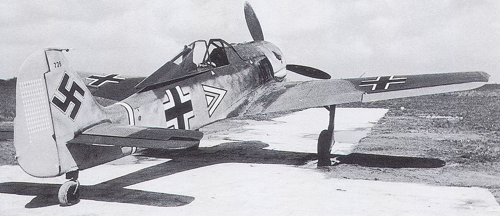 Asisbiz Focke Wulf Fw 190a Iii Jg2 Hans Assi Hahn Wnr 223 France 1942 01