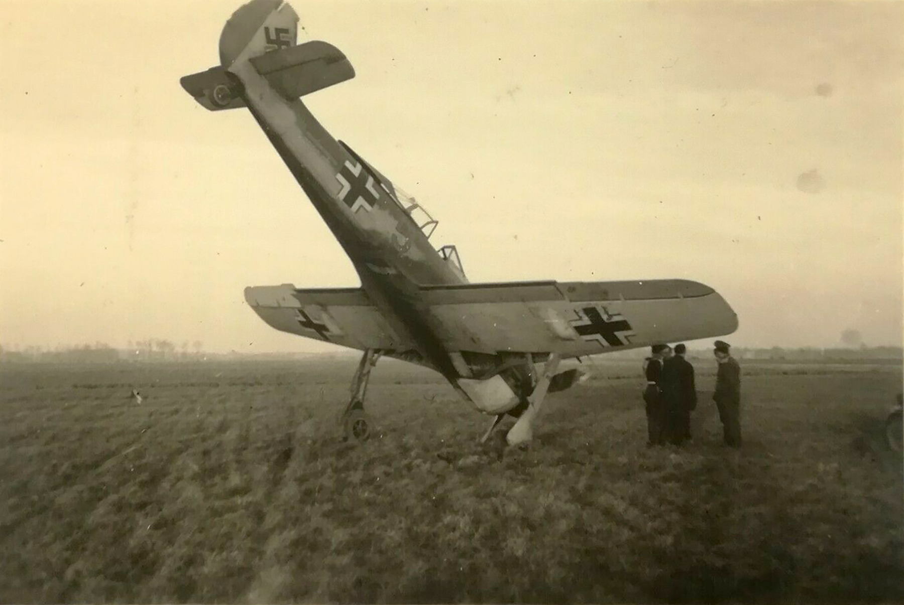 Asisbiz Focke Wulf Fw 190a 6 Jg26 Brown 5 Landing Mishap Wevelgem