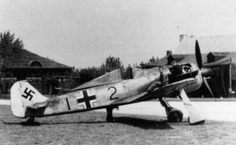 Asisbiz Focke Wulf Fw 190a2 8 Jg26 Black 2 Wevelghem Belgium 1942 01