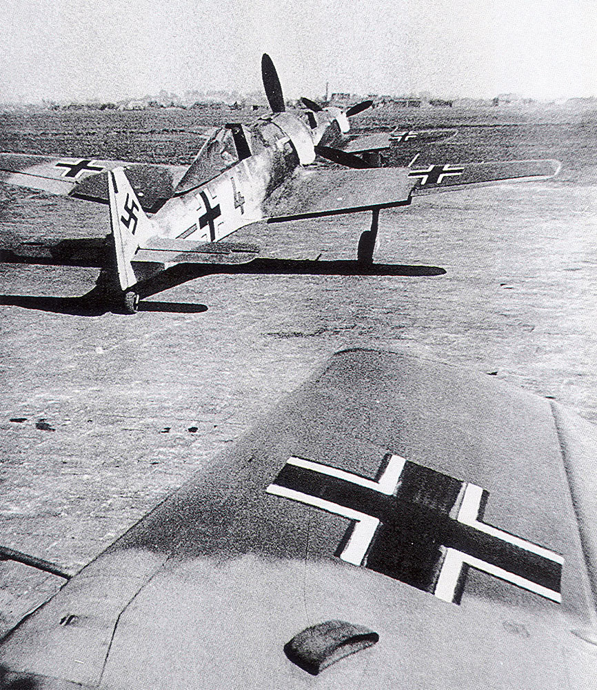 Asisbiz Focke Wulf Fw 190a7 6 Jg26 Brown 4 Morseele France 1941 01