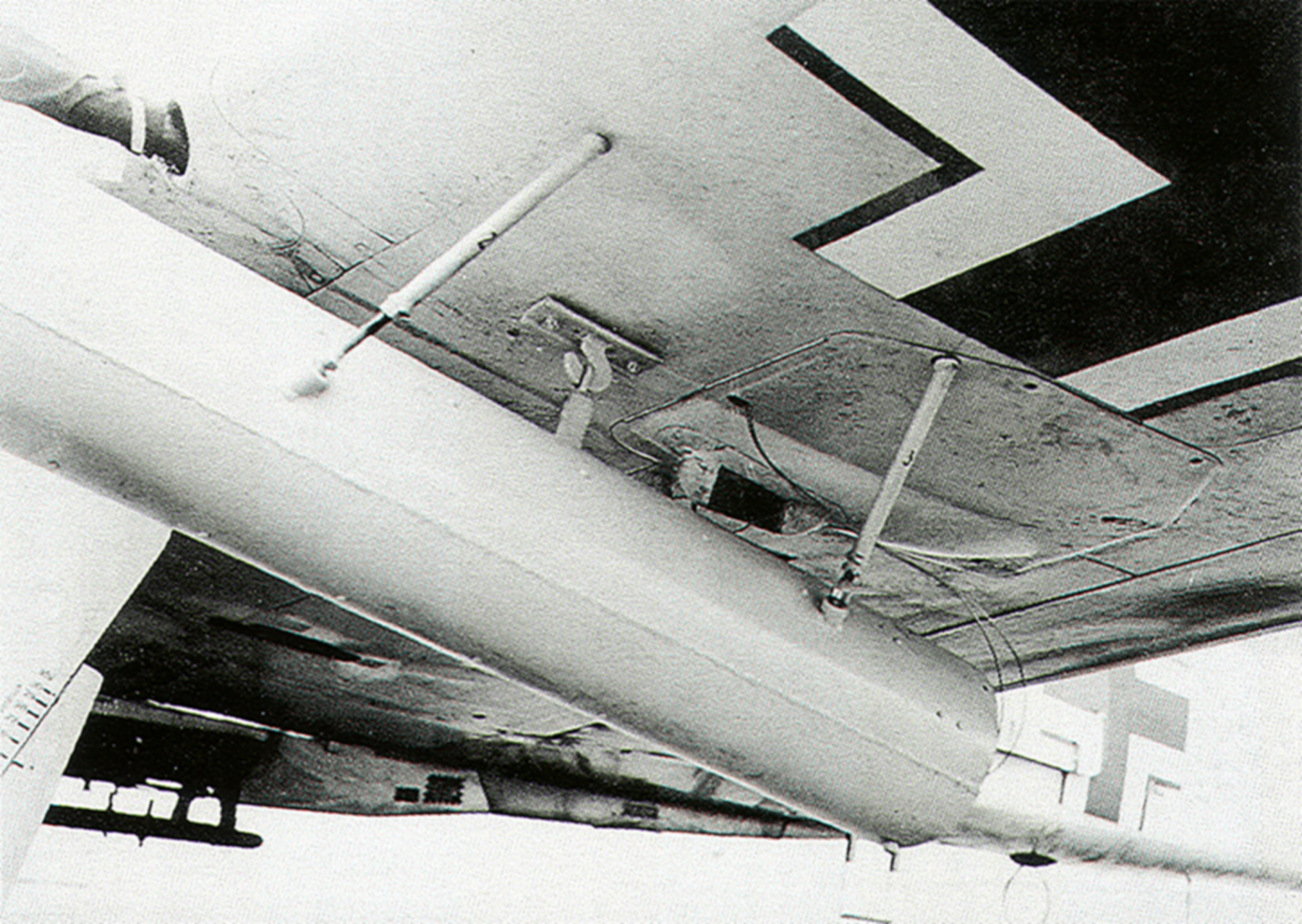 Asisbiz Focke Wulf Fw 190a8 Ii Jg26 Aircraft Being Loaded With 21cm