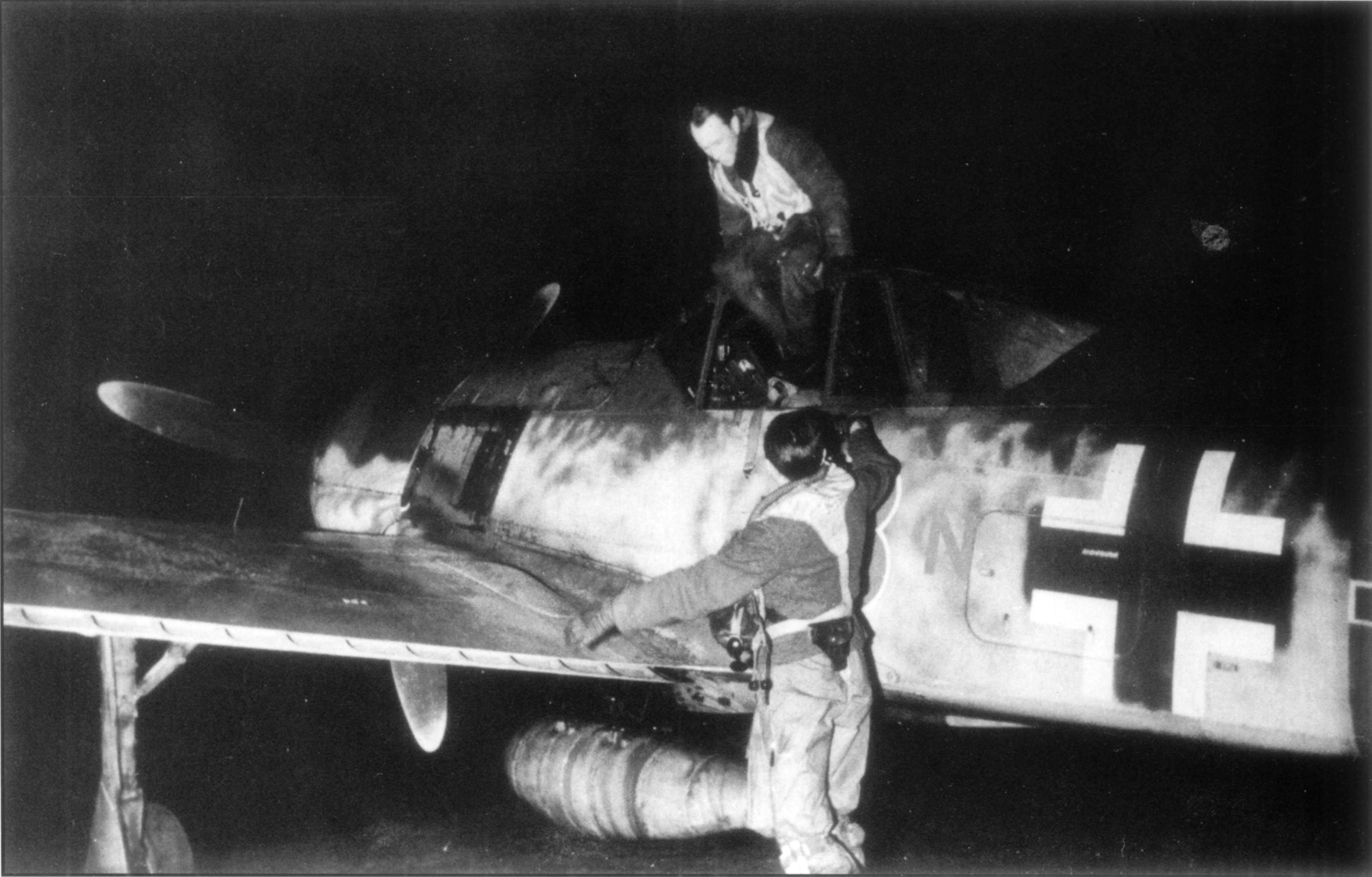 Asisbiz Focke Wulf Fw 190a7 6 Jg300 Red 3 N Klaus Bretschneider And Richard Loefgenjpgae 01