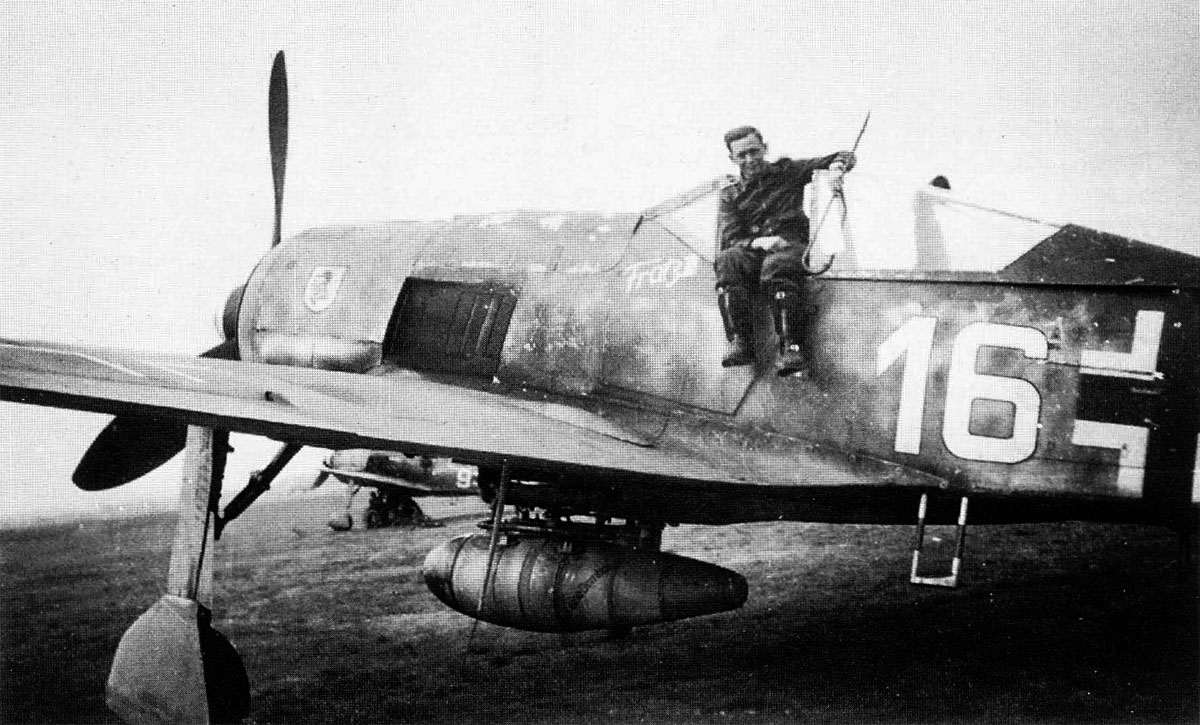 Asisbiz Focke Wulf Fw 190a8 5 Jg4 White 16 Franz Schaar Wnr 681385
