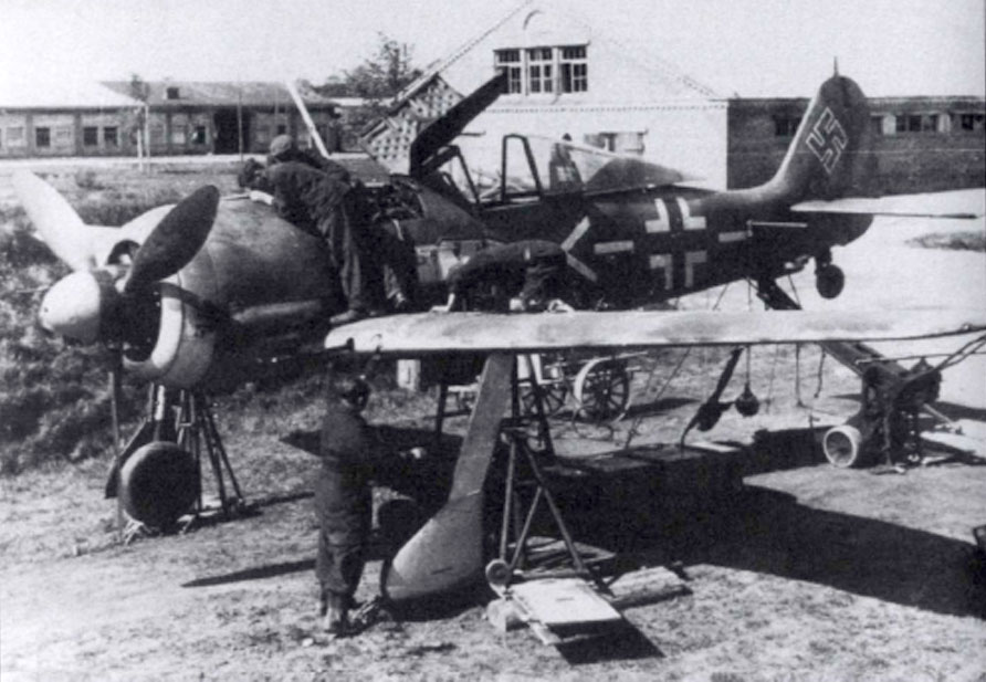 Asisbiz Focke Wulf Fw 190 Jg51 Battle Kursk Central Front 1943 01