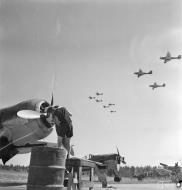 Asisbiz Focke Wulf Fw 190A II.SG3 undergoing maintenance at Immola 2nd Jul 1944 01