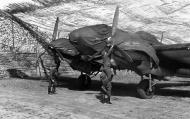 Asisbiz Heinkel He 111 bomber crew putting on their weather proof covers 01