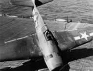 Asisbiz Grumman F6F 3 Hellcat VF 16 White 8 landing mishap CV 16 USS Lexington 1943 01