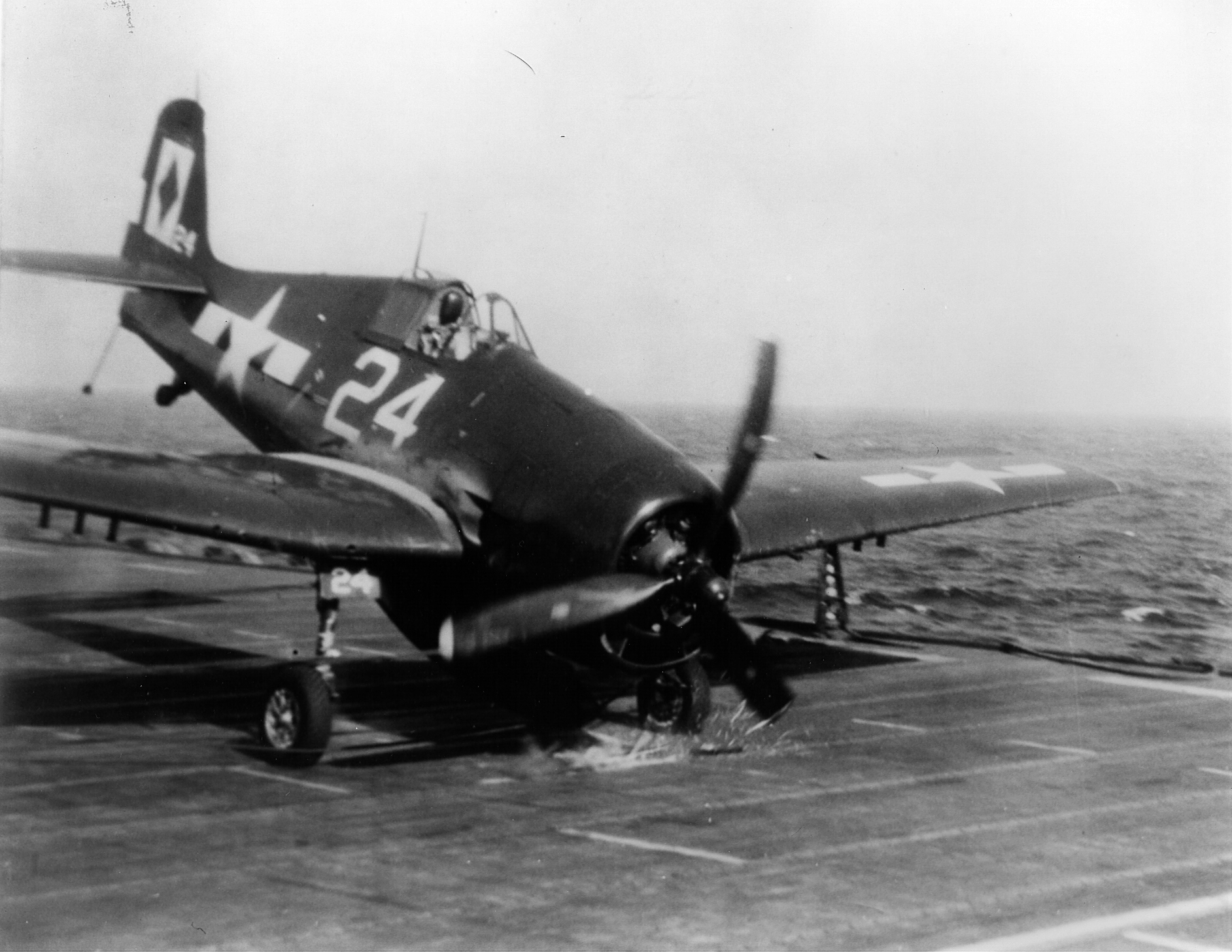 Asisbiz Grumman F6f-5 Hellcat Vf-23 White 24 Landing Mishap Cvl 27 Uss 