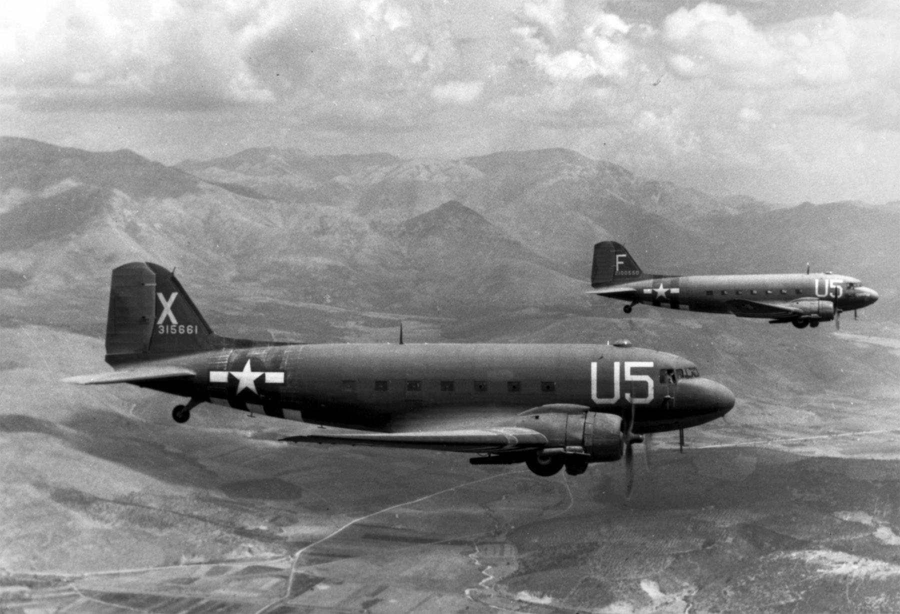 Asisbiz Usaaf C A Skytrains Tcw With Paratroopers During The Invasion Of Southern France