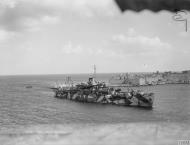 Asisbiz British Merchantman Glengyle entering grand harbour Valletta Malta 8th Jan 1942 IWM A7270
