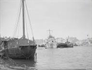 Asisbiz HMS Badsworth in Grand Harbour Malta 16th Jun 1942 IWM A10412