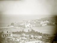 Asisbiz Royal Navy Cruiser HMS Cleopatra entering Grand Harbour Malta 11th Feb 1942 IWM A9514