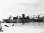 Asisbiz SS Melbourne Star discharging cargo on arrival at Malta 19 24 Aug 1942 IWM A11496
