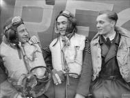 Asisbiz Aircrew RAF 303Sqn (Polish) pilots at RAF Leconfield Yorkshire 24th Oct 1940 IWM CH1539