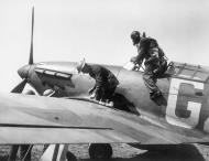 Asisbiz Hurricane I RAF 32Sqn GZ being refueled at RAF Hawkinge 1940 IWM HU54513