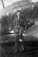 Asisbiz Aircrew RAF Eric Carter before he transfered to RAF 151Wing 81Sqn FA48 Z5208 Vayenga Sep 1941