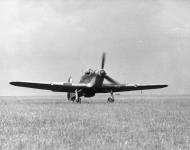 Asisbiz Hawker Hurricane I RAF 85Sqn VYR Albert G Lewis P2923 at Castle Camps Jul 1940 IWM HU104493