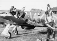 Asisbiz Hawker Hurricane I RAF 85Sqn VYR Albert G Lewis P2923 being rearmed Castle Camps Jul 1940 IWM HU54510