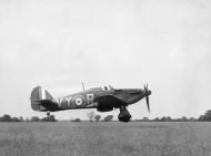 Asisbiz Hawker Hurricane I RAF 85Sqn VYR Albert G Lewis P2923 landing Castle Camps Jul 1940 IWM HU54416