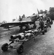 Asisbiz Hurricane IIb RCAF 402Sqn being bombed up at Warmwell England March 1942 01