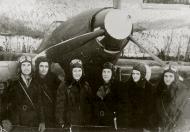 Asisbiz Ilyushin Il 2 Sturmovik 15GvShAP group photo Leningrad Front 1942 01