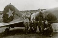 Asisbiz Ilyushin Il 2 Sturmovik 820ShAP White 18 technical staff May 1943 01
