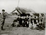 Asisbiz Ilyushin Il 2KR Sturmovik 93OKRAP with technical staff summer 1944 01