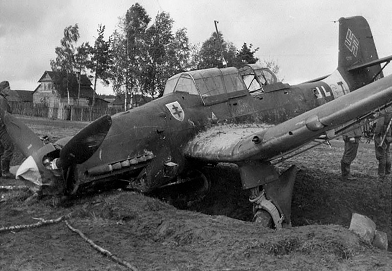 Asisbiz Junkers Ju 87b 2 3stg2 T6al St Malo France August 1940