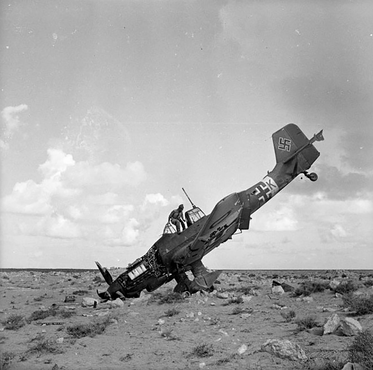 Сбитые немецкие летчики. Junkers ju 87 Stuka. Немецкий самолет Юнкерс 87. Люфтваффе Джу 87.