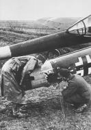 Asisbiz Luftwaffe Fw 189 crew examining flak damage after a mission 26th Nov 1941 NIOD