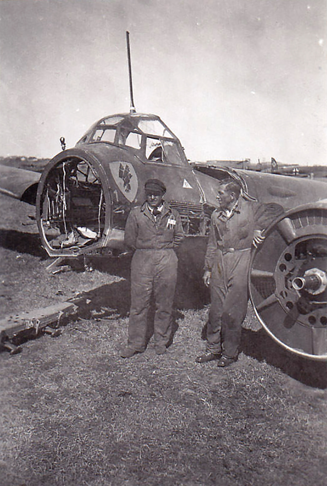 Asisbiz Junkers Ju 88C KG30 being salvaged in Stavanger Sola Feb 1940 ebay1