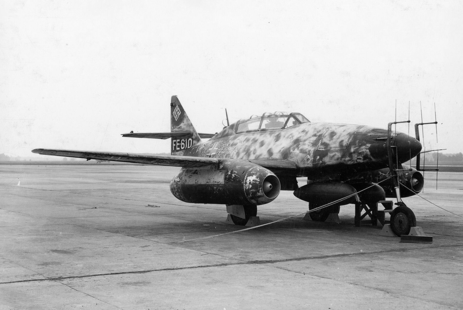 Asisbiz Messerschmitt Me 262b 10 Njg11 Red Wnr 110306 Schleswig Jagel