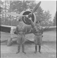 Asisbiz Curtiss Hawk 75A FAF LeLv32 CUxxx Capt Bremer at Nurmoila Finland 12th Jul 1942 03