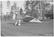 Asisbiz Curtiss Hawk 75A6 FAF 1.LeLv12 CU581 taxing Nurmoila Finland 18th Oct 1943 01