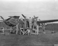 Asisbiz P 38H Lightning 8AF 20FG Ground personnel preparing aircraft for their next mission to France October 1943 FRE2399