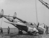 Asisbiz 42 67980 P 38J Lightning 8AF 364FG384FS 5YF emergency landing at Honnington England 30th May 1944 01