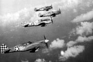 Asisbiz Curtiss P 40L Warhawk 325FG319FS White 91 White 80 White 77 and White 81 on patrol 1943 01