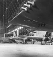 Asisbiz CBI Curtiss P 40K Warhawk being assembled in Karachi India and transferred to China 10th Sep 1942 NA037