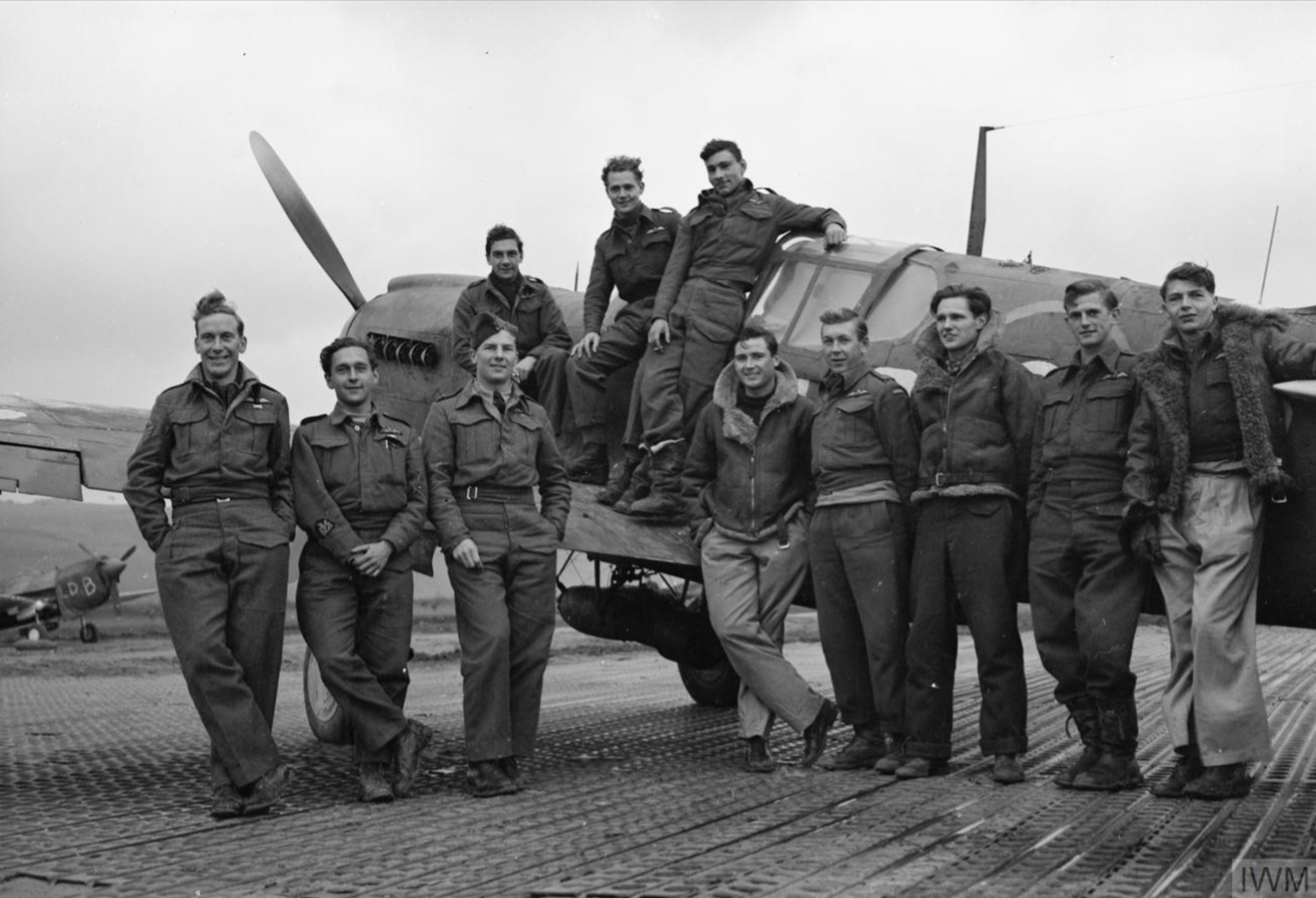 Asisbiz Aircrew RAF 239 Wing in front of a Curtiss Kittyhawk at Cutella ...